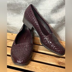#4632. Rangoni Firenze Women's Burgundy Woven Leather Slip-On Shoes. Size 7.5B